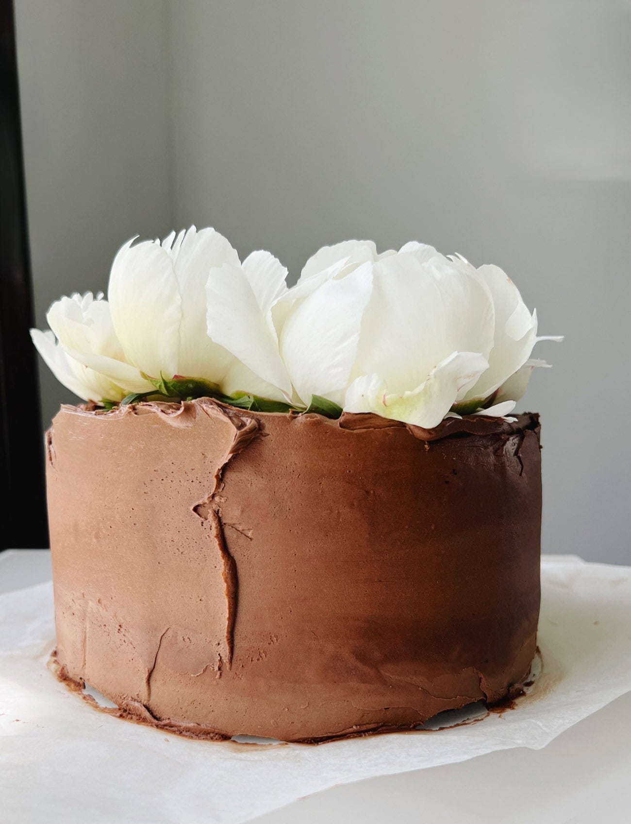 chocolate cake with peonies for decoration