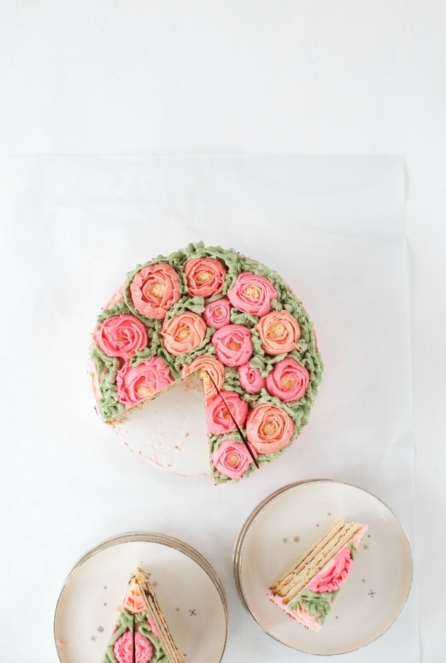 Swedish almond cake (Mandeltårta) is a cake that is made with two layers of  almond meringue cake, in between there is a rich cream and all the cake is  covered with toasted