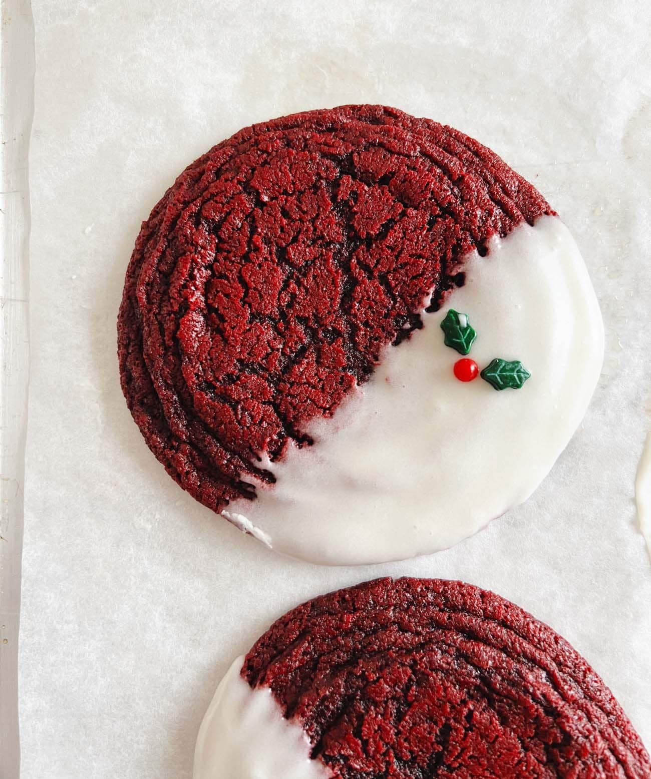 https://www.thevanillabeanblog.com/wp-content/uploads/2023/12/red-velvet-pan-banging-cookies-4.jpg