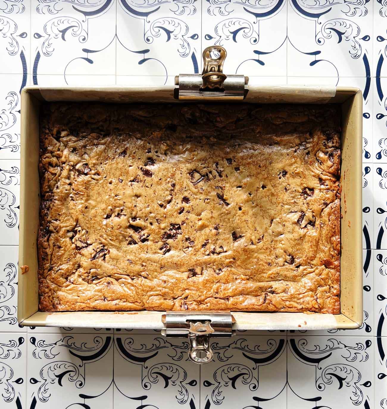 scotcharoo blondie bars in a pan