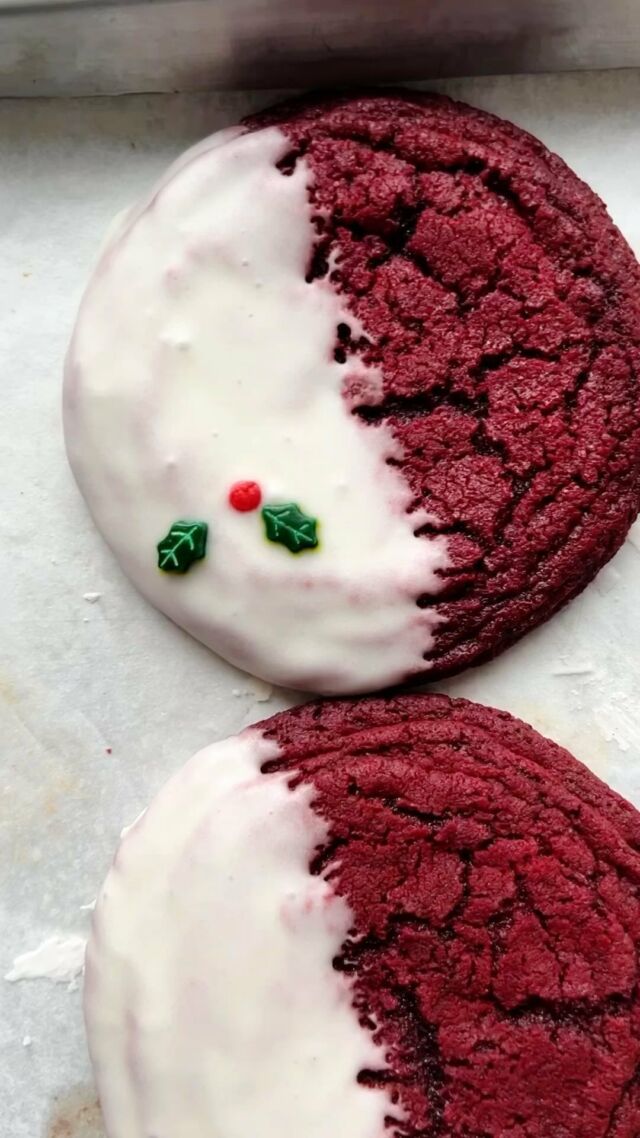 Bang your way to Santa’s heart! 😅
These are my Red Velvet Pan-Banging Cookies, link to the recipe in my profile. ❤️